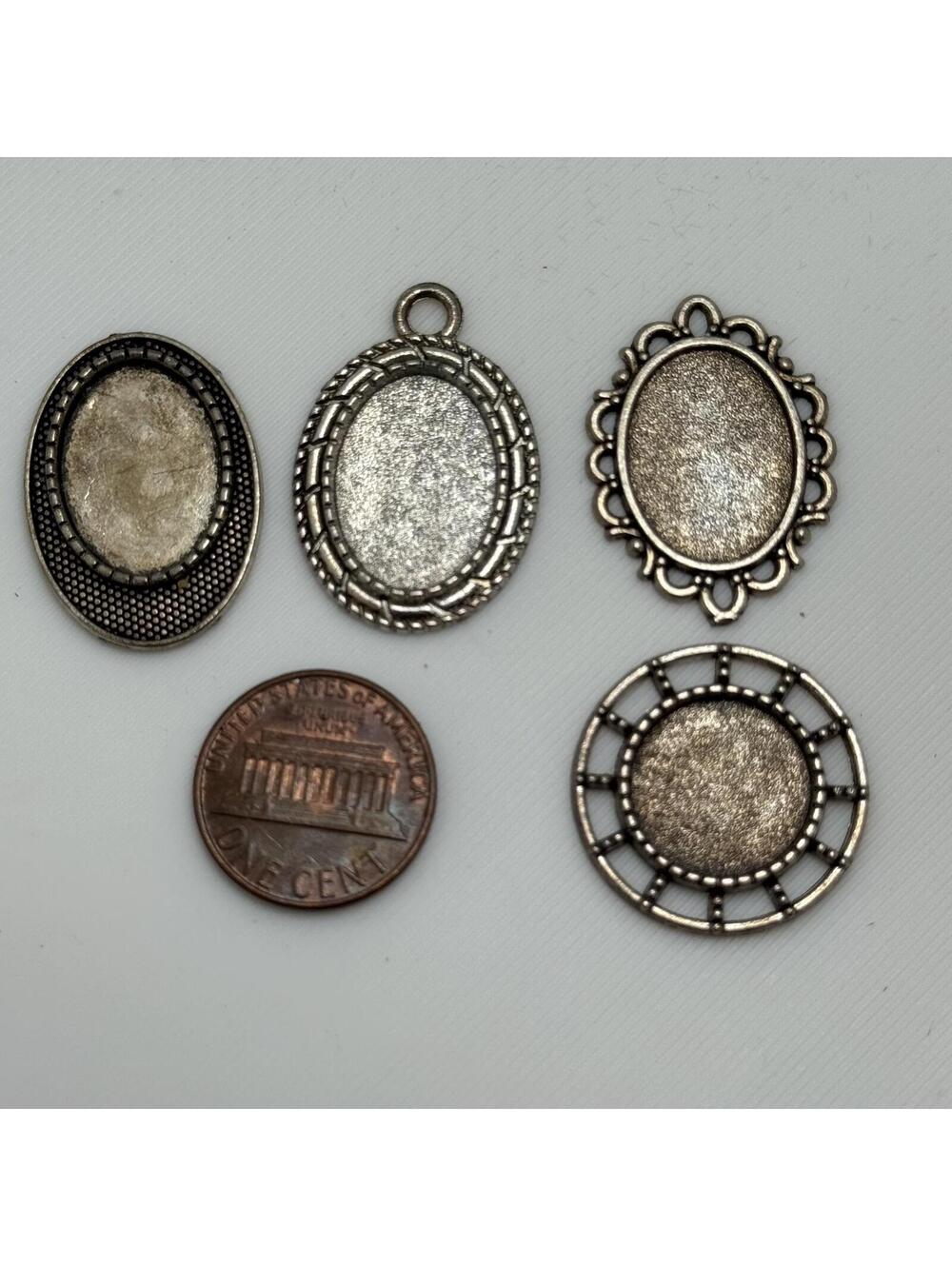 Miniature Metal Picture Frames Dollhouse Ornate Victorian Fancy Silver Decor